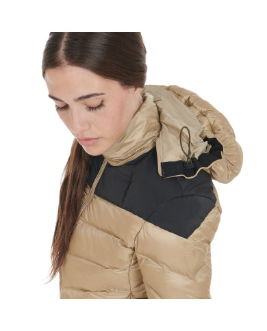 Piumino donna slim fit con cappuccio removibile Piumino donna slim fit con cappuccio removibile