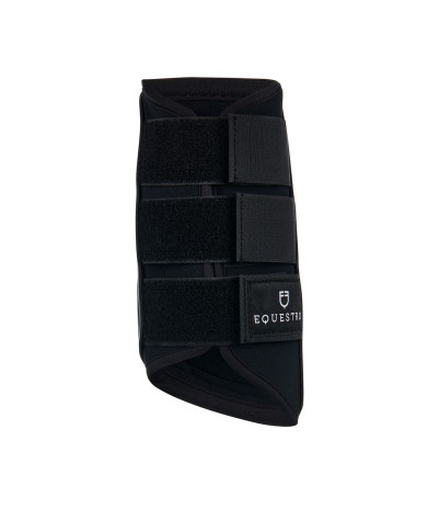 Stinchiere da completo in neoprene e pelle traforata. Stinchiere da completo in neoprene e pelle traforata.