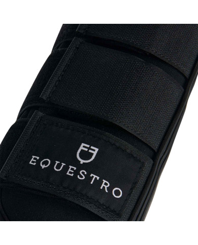 Stinchiere da completo in neoprene e pelle traforata. Stinchiere da completo in neoprene e pelle traforata.
