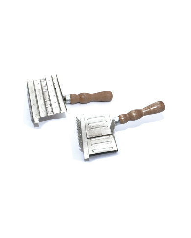 STRIGLIA FERRO C/RASTRELLO STRIGLIA FERRO C/RASTRELLO